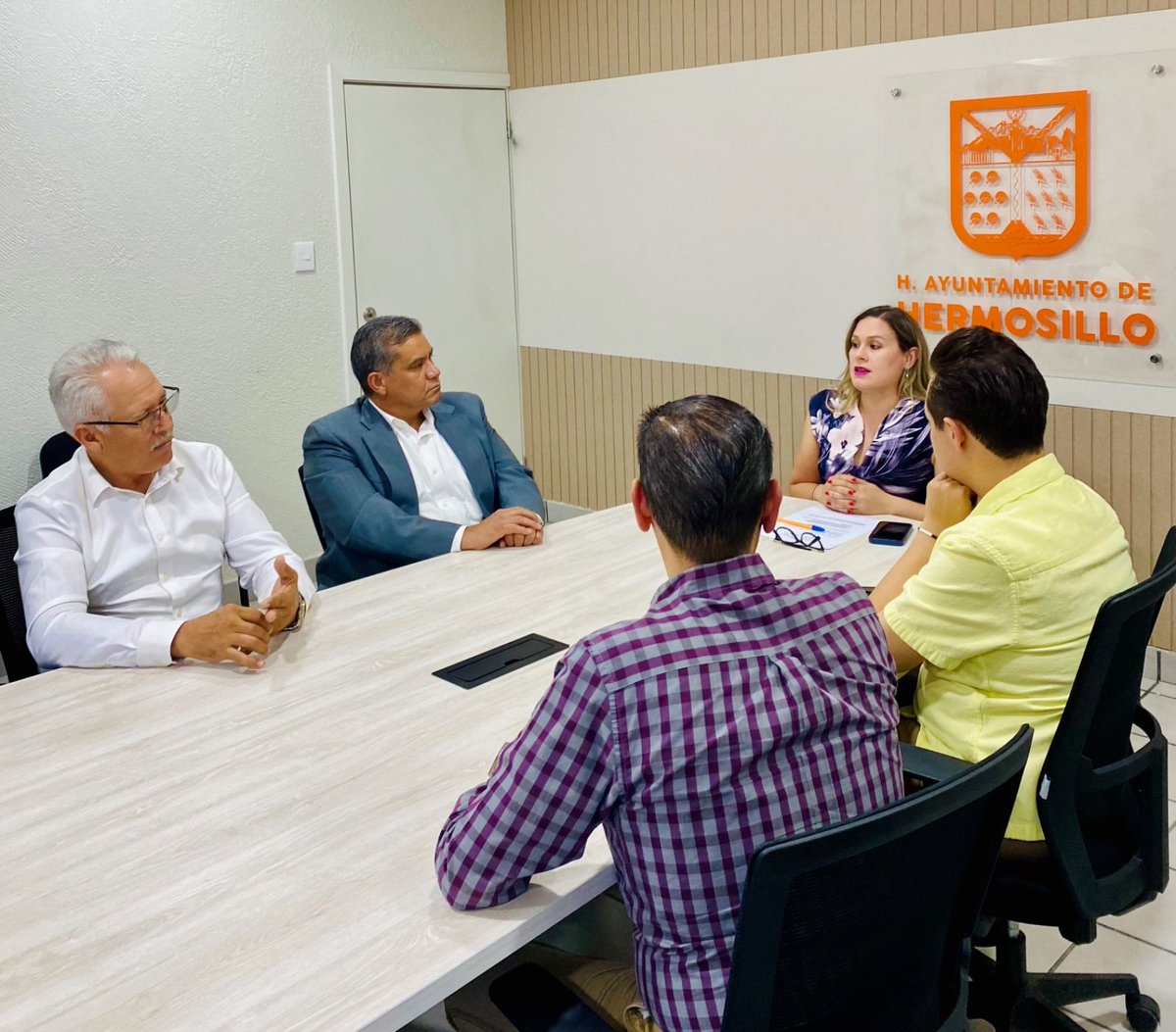 El día de ayer participe en la instalación de dos comisiones muy importantes para Hermosillo. 

La primera, la Comisión de Salud Pública donde preside mi compañera <a href="/celyaldana/">Celina Aldana</a>. 

Y en la Comisión de Asuntos Étnicos donde preside mi compañera Romelia Barnett.

#AlEstiloSonora