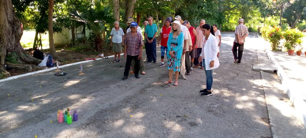 Continuan las actividades para homenajear el 1ro de Octubre "Dia de la ancianidad " hoy los  trabajadores del Combinado Deportivo desarrollaron actividades con nuestros ancianos GRACIAS 
 #PorLasTunasLaVictoria #CubaEsAmor #CubaEsSalud