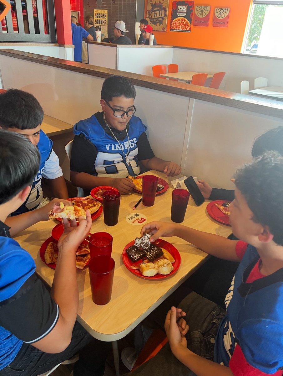 Annual pregame meal before <a href="/RLT_Football/">RLT FOOTBALL</a> takes on Adams!! 
<a href="/CFBathletics/">CFB Athletics</a> <a href="/RamirezCoach/">Michael Ramirez</a> <a href="/PutterRenee/">Renee Putter</a> <a href="/vivianfieldms/">Vivian Field Middle School</a> @TheJRHughes