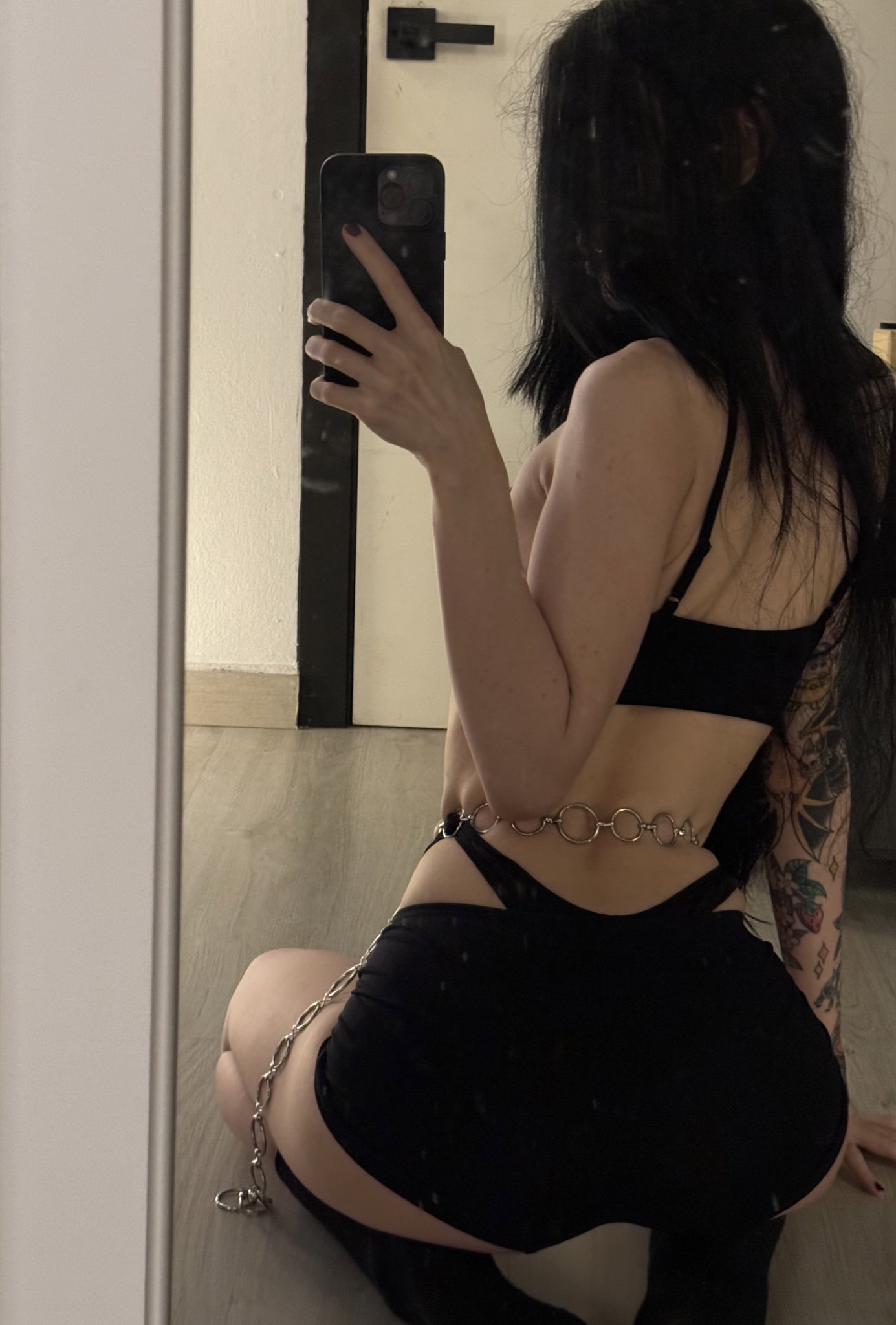 2 pic. Culo no tengo pero si una gran personalidad (?) https://t.co/jQYpiR5qz8