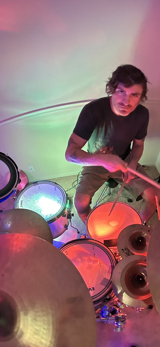 _Flawed_Logic's tweet image. Happy place. Serious face. RockNRoll