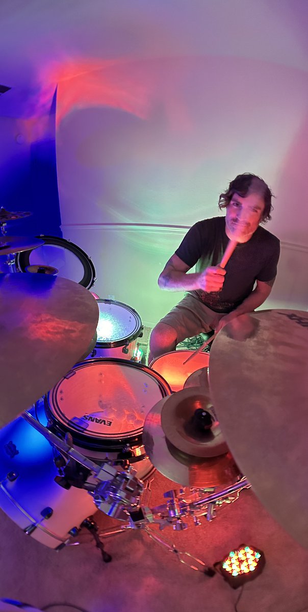 _Flawed_Logic's tweet image. Happy place. Serious face. RockNRoll