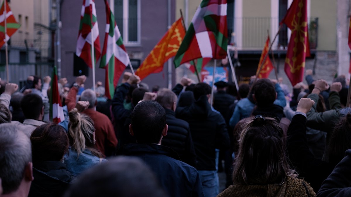 [🎦BIDEOA] Erregimen frankistak fusilatutako azken pertsonak gogoratu ditu Sortuk #IrrintziBatDabil 
ahotsa.info/albisteak/erre…