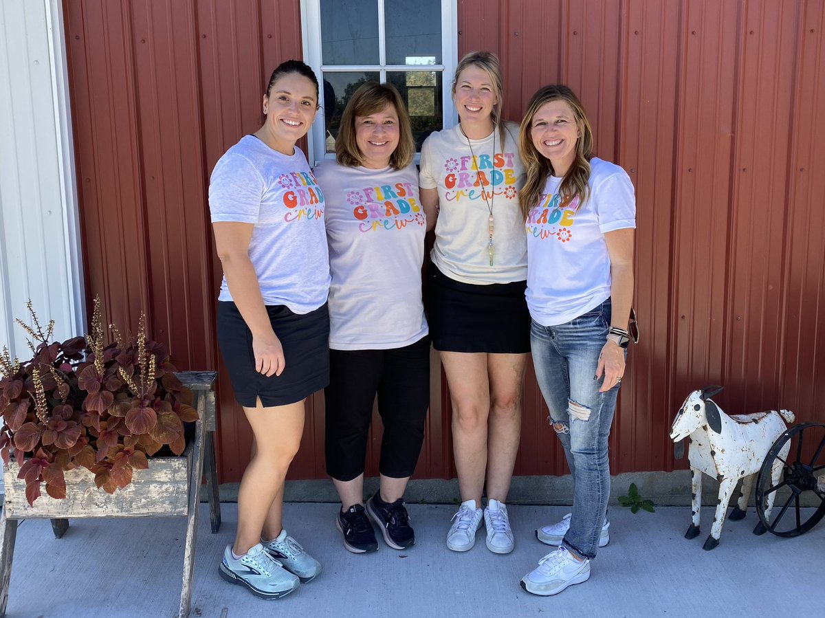 First Grade fun at Poppy’s Pumpkin Patch 🧡🎃💛 <a href="/PCElemSchool/">PC Elementary School</a> #lakeviewvikes <a href="/lisa_paben/">Lisa Paben</a>