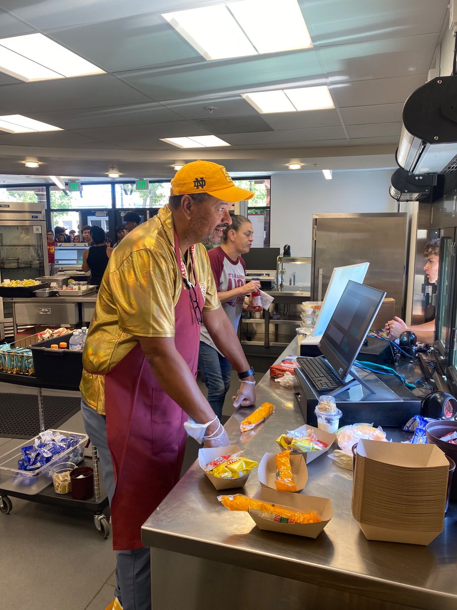 ayersH20Rosy's tweet photo. Principal Efa Huckaby serving students today in his gold Liberty shirt 🦁 https://t.co/mH9RyR8v1v