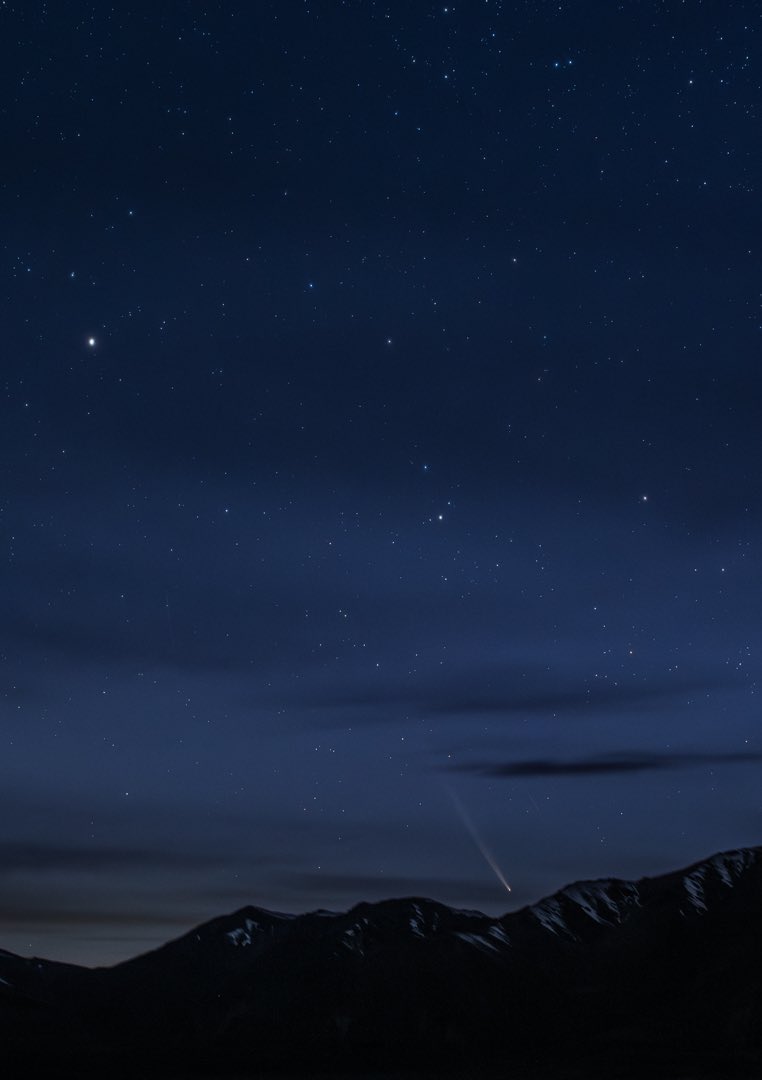 #紫金山アトラス彗星　が南半球で見頃とのことで、撮影してきました。星の写真が撮れるカメラとレンズがあれば、撮影可能です。

方角:東
時間:4:45am~5:15am
撮影日:2024年9月28日
場所: ニュージーランド、テカポ

彗星が登ってから太陽の影響を受けるまでの30分が撮影の勝負です！