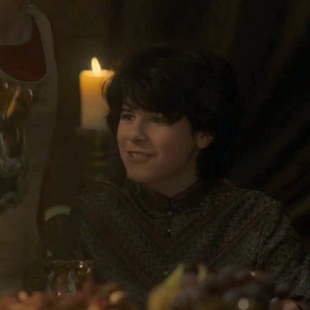 He had just sat down and immediately looked at him. Loserrr 🥱