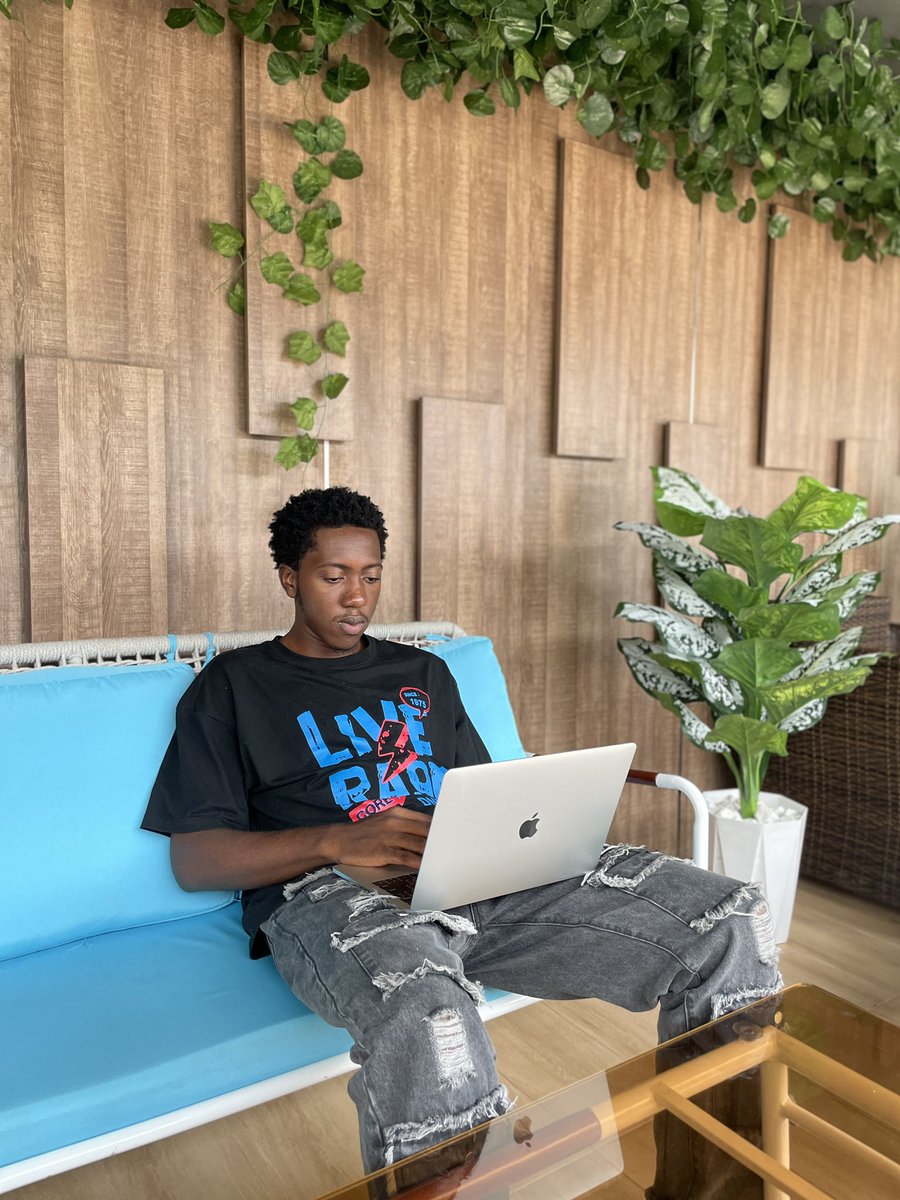 Solomon_dart's tweet image. Hey! I’m Solomon, a Flutter developer.

I create high-quality mobile apps for iOS and Android 💙.

If you’re looking to build an app or just love mobile dev, let’s connect!

Follow me and feel free to Retweet.. you never know, my next client could be on your timeline! 🥹🙏🏾