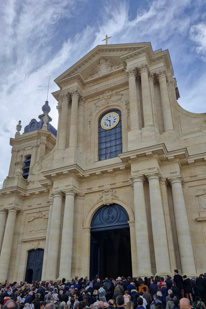 Francillette9's tweet photo. La France est belle quand elle se fortifie dans sa foi originelle.

Repose en paix petite sœur.
Les Cieux que tu recherchaient avec droiture, sont maintenant pour toi.
✝️🇫🇷
#Philipine #OQTF #France https://t.co/DbYG87mbuM