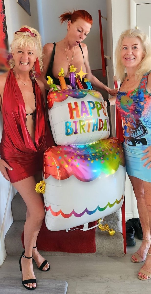 Let us help you celebrate your special occasion! Happy to blow out your candle! #drkiwi #lasvegas #celebration <a href="/Red35018845/">Red</a> <a href="/KiwisMum1/">Kiwi’s Mum</a> Drkiwi@protonmail.com