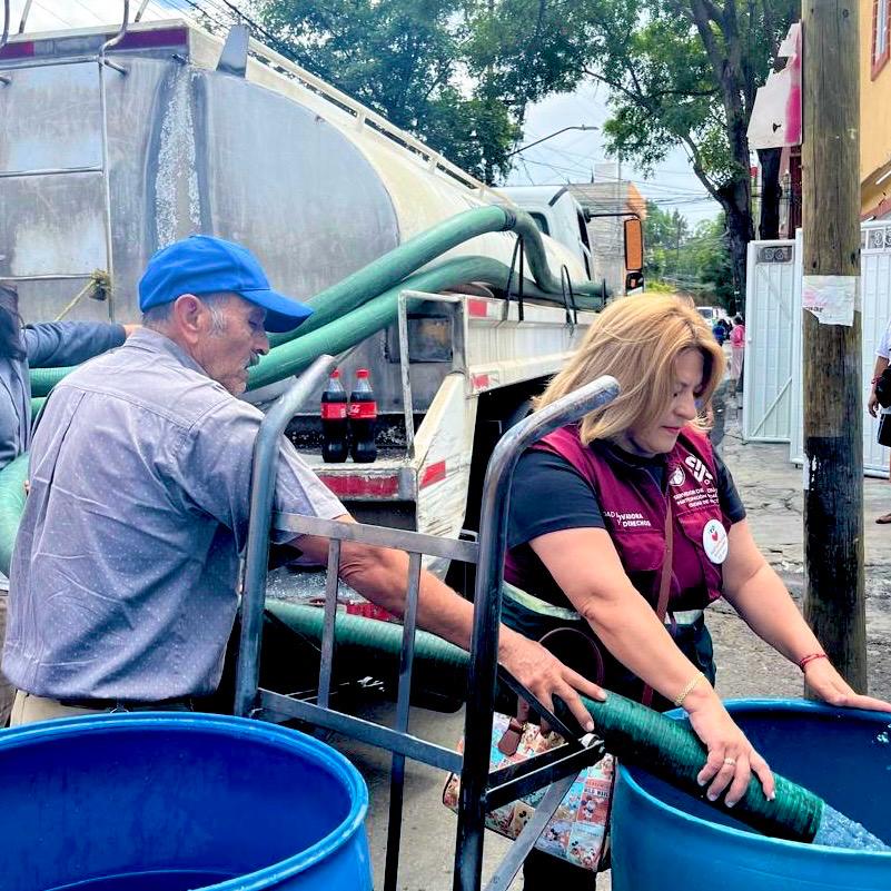 Todos_Somos_PC's tweet photo. #TrabajamosParaTi ☺️

Para garantizar el derecho que tod@s tenemos al agua, el @GobCDMX, a través del equipo de Participación Ciudadana y @SacmexCDMX garantiza el abasto de agua con pipas hasta tu domicilio.💧

📱Si lo requieres, comunícate al *0311 con @locatel_mx. https://t.co/yMC9zJiU5b