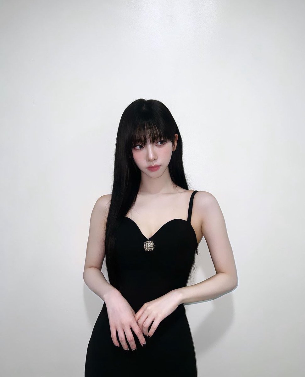 ⠀⠀

ᅠᅠ     
ᅠᅠᅠᅠ
                @._hctmess 
                        ➥ shared a 𝒏𝒆𝒘 𝒑𝒐𝒔𝒕
ᅠᅠ
                   
ᅠᅠ
                             Friday night ✨
ᅠᅠᅠᅠ