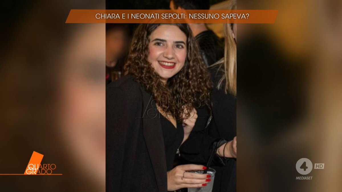 QuartoGrado's tweet photo. Tutti  aspettano una piena  confessione di Chiara: una ragazza amorevole con i figli degli altri, che poi  uccide i suoi due neonati  e li seppellisce in giardino.

Nessuno sapeva?

Ne parliamo ora a #Quartogrado https://t.co/4goEXzMjfY