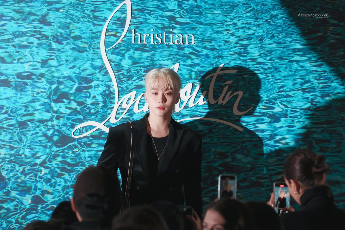 kwaninonie's tweet photo. SEUNGKWAN AT PARIS FASHION WEEK

THE LOUBI                             CHRISTIAN 
SHOW FW24                     LOUBOUTIN SS25 https://t.co/H9X197zkBH