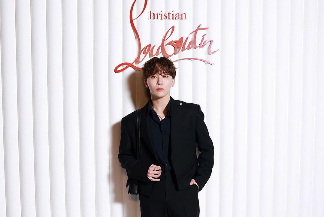 kwaninonie's tweet photo. SEUNGKWAN AT PARIS FASHION WEEK

THE LOUBI                             CHRISTIAN 
SHOW FW24                     LOUBOUTIN SS25 https://t.co/H9X197zkBH