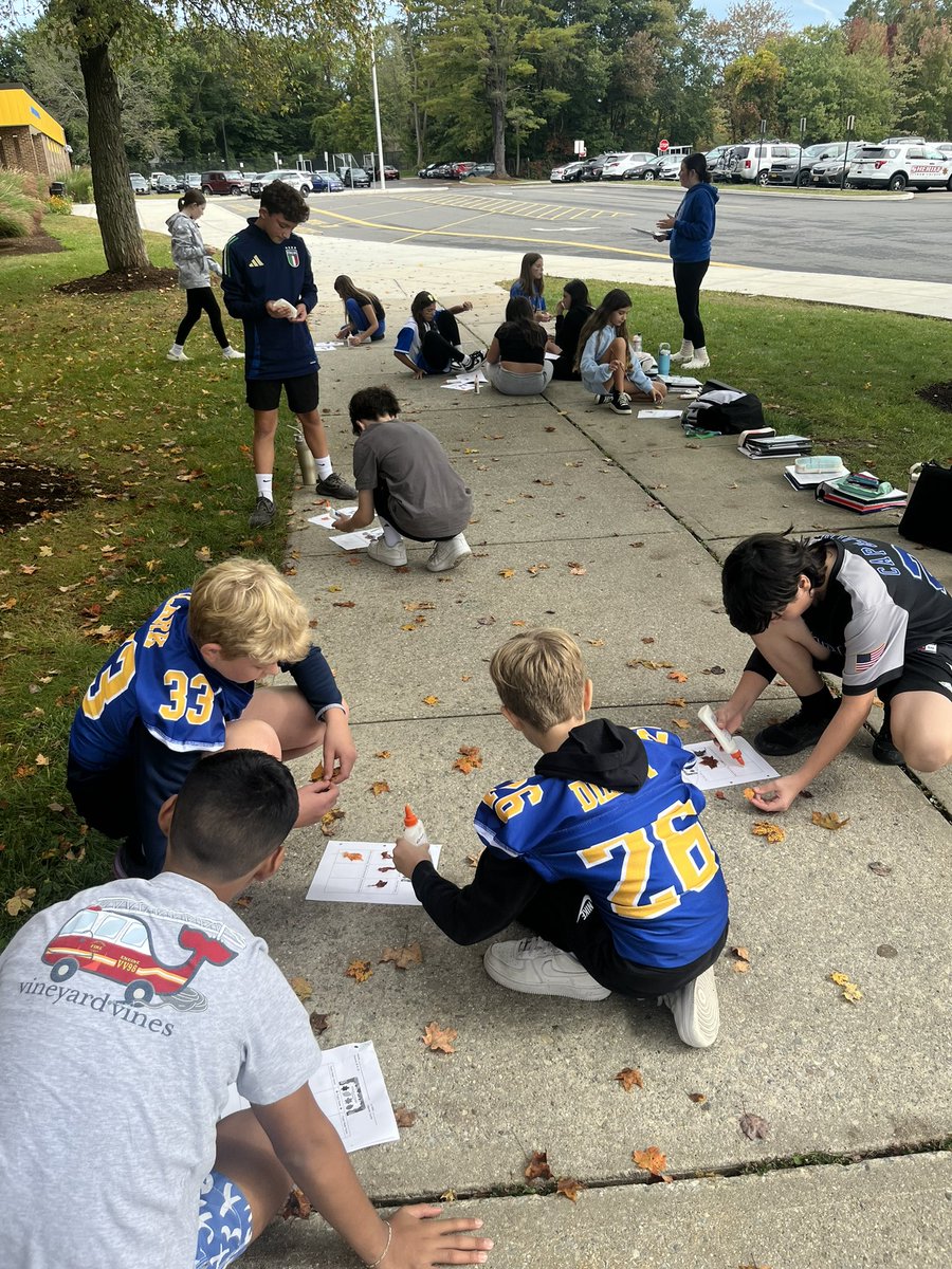 SignoraTuccillo's tweet photo. Perfect fall day to get outside and practice our color vocabulary in Italian with the beautiful leaves that have fallen. 🍁 🍂 🍃 @MMS_PACPride https://t.co/b8vafZx1yc