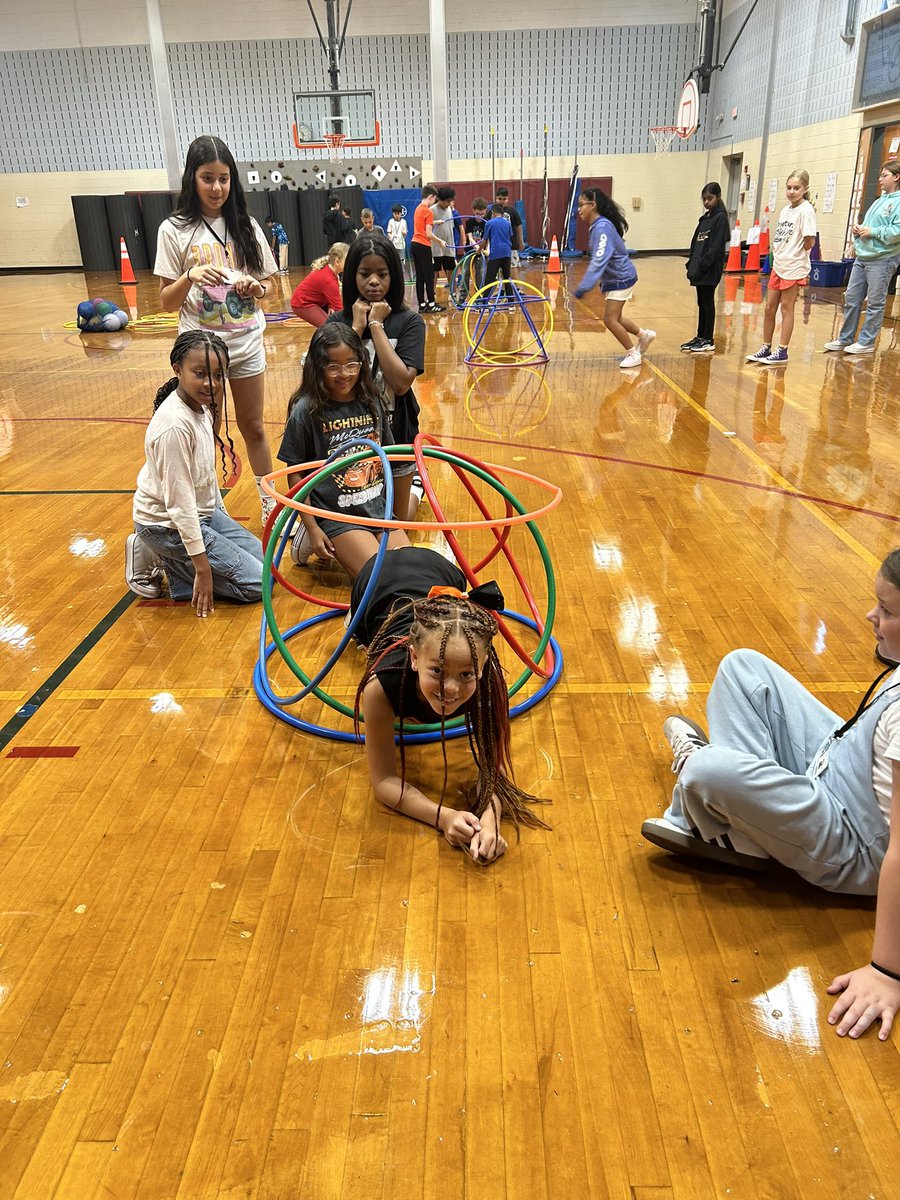 MsBreeman35's tweet photo. Hula hut challenges were a hit today ! Fun teamwork and cooperative activity ππ€ #vdvPE https://t.co/JJU9MR6WmP