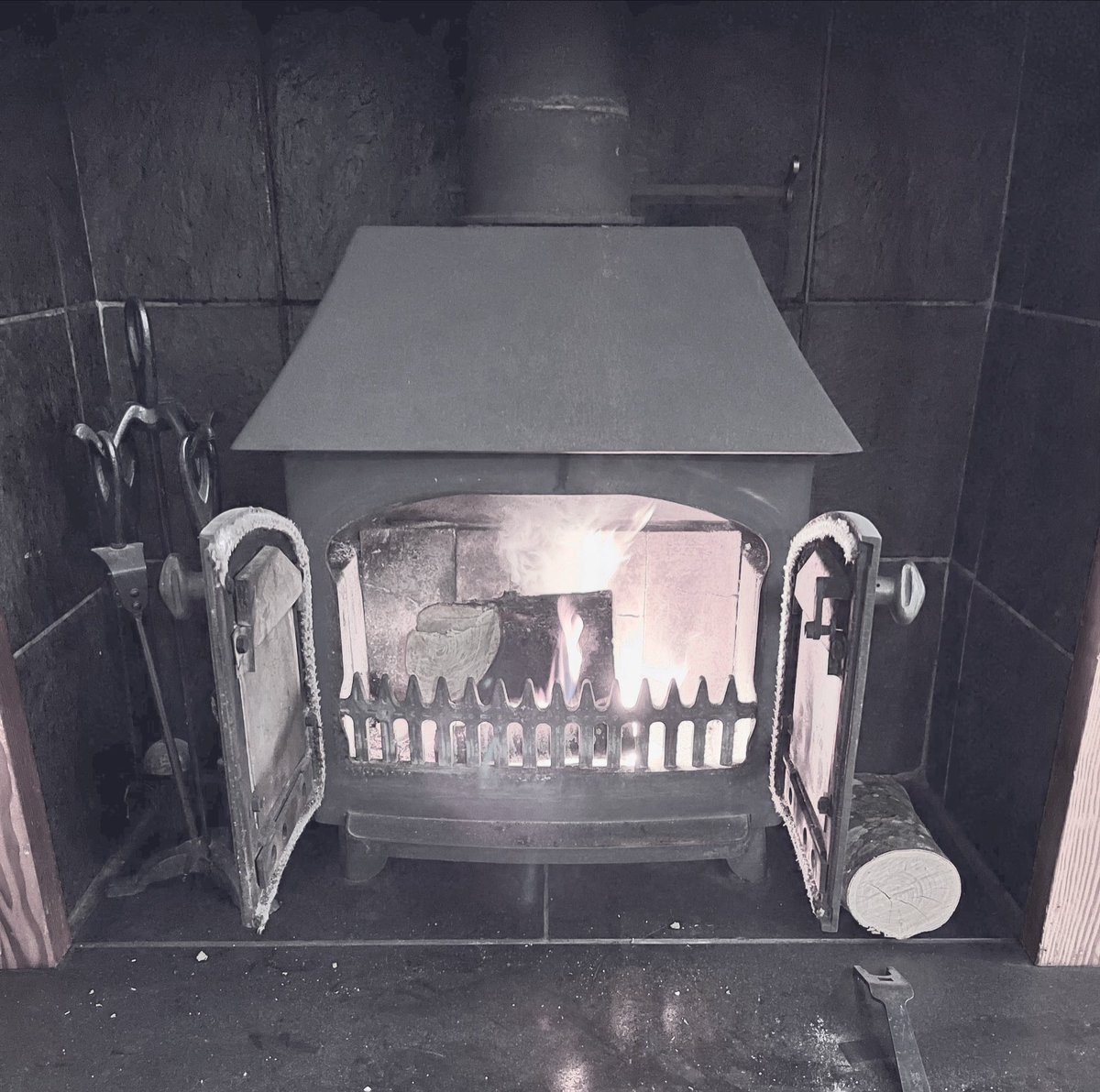 WreturnG's tweet image. Quite enjoyed lighting the fire after a crazy ass week!
Happy Friday Y’all! 
#WarhammerCommunity #manmakefire