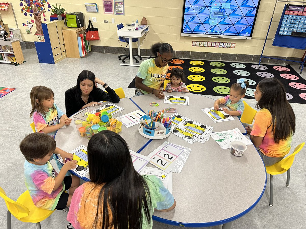 Mrs. Maldonado (@jnmaldonado) on Twitter photo Friday adventures #LittleEagleAcademy Please do yourself a favor and zoom in to see the little blondeās reaction!!! #leydenpride #fridaymood <a href="/leydenpride212/">Leyden High Schools District 212</a> Friday adventures #LittleEagleAcademy Please do yourself a favor and zoom in to see the little blondeās reaction!!! #leydenpride #fridaymood <a href="/leydenpride212/">Leyden High Schools District 212</a>