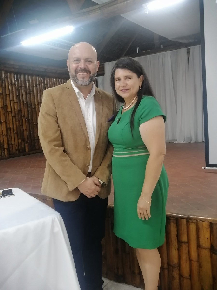 #GestiónSocial 🧐

Nuestra máxima autoridad, la Magíster Mirian Molina de estuvo presente en la sesión solemne por los 25 Aniversario de la Fundación De Acción Social "Cáritas" - FASCA 🟡⚪
Hacer la entrega oficial de un acuerdo de felicitación 📜, reconociendo su valioso aporte.