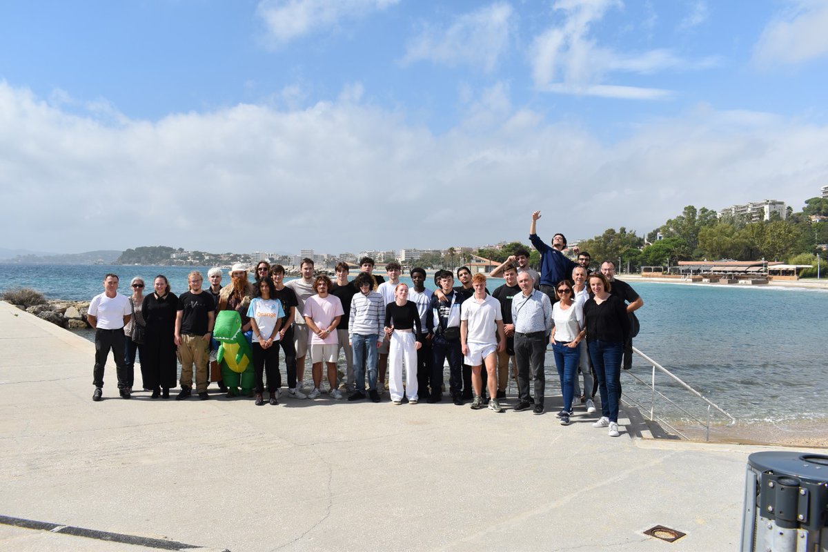 gilrouviere's tweet photo. Journée de cohésion pour les étudiants du @BtsCira  du #LycéeRouvière dans la @VilleDeToulon .  Au programme : Speed meeting, Jeu d'évasion, Repas sur les plages du  Mourillon, Visite de Toulon et Jeux de société avec l'association @lydlj  . On remet ça l'an prochain? https://t.co/W5sIdSoIEn