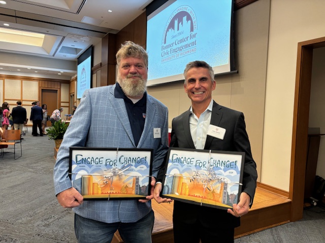 URLeaders's tweet photo. IMPACT! Tom Shields (Assoc Prof of Education &amp; Leadership Studies) &amp; Rob McAdams (Director, Partners in the Arts) receive Bonner Center for Civic Engagement’s Engage for Change Award for improving educational opportunities &amp; outcomes for children. @PIAURSPCS @urspcs @urichmond https://t.co/5maCsaISIU