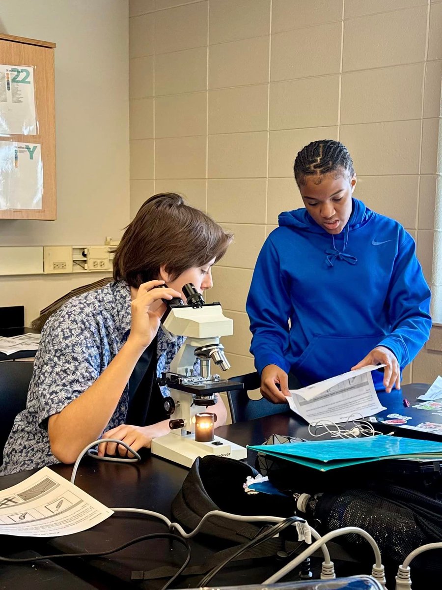 FWCommSchools's tweet photo. #Congratulations to New Tech Academy at Wayne High School who was recently honored by our board and the New Tech network of schools for being selected as a spotlight school. Learn more about their spotlight here https://t.co/KQC2r2HaAy #DiscoverWhatsWithin #NewTechAcademy #Wayne https://t.co/3VsyNwKnxI