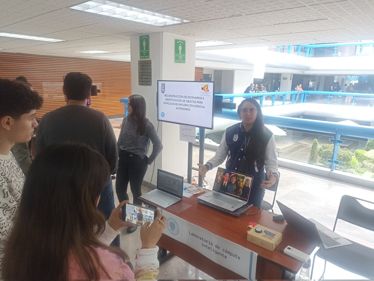 CIC_InteligComp's tweet photo. Los estudiantes y profesores del @CIC_InteligComp exponiendo sus resultados de investigación en los OpenLabs como parte de la clausura del CORE del @CIC_IPN_OFICIAL https://t.co/GzkVeBjtU8