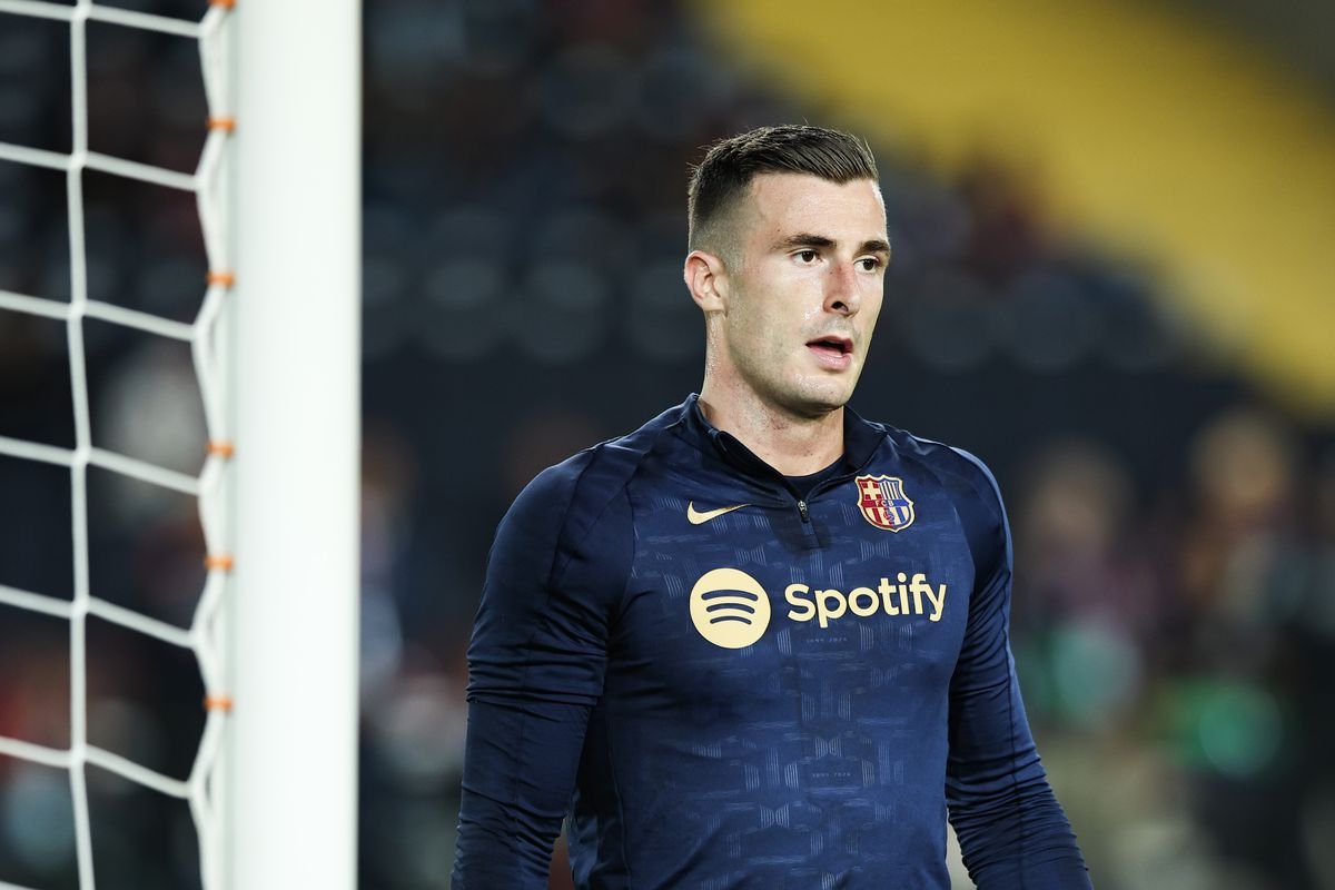 BarcaUniversal's tweet photo. ❗️Hansi Flick's idea is to keep Iñaki Peña as the starting goalkeeper for the entire season. That's what he told the goalkeeping staff.

— @sport https://t.co/39yfQiV3mm