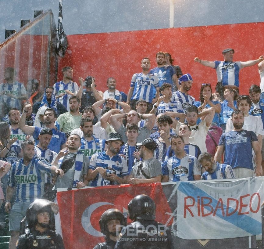 Sen diktatör Franco'nun takımını tutarsın ama senin bayrağını biz açarız.