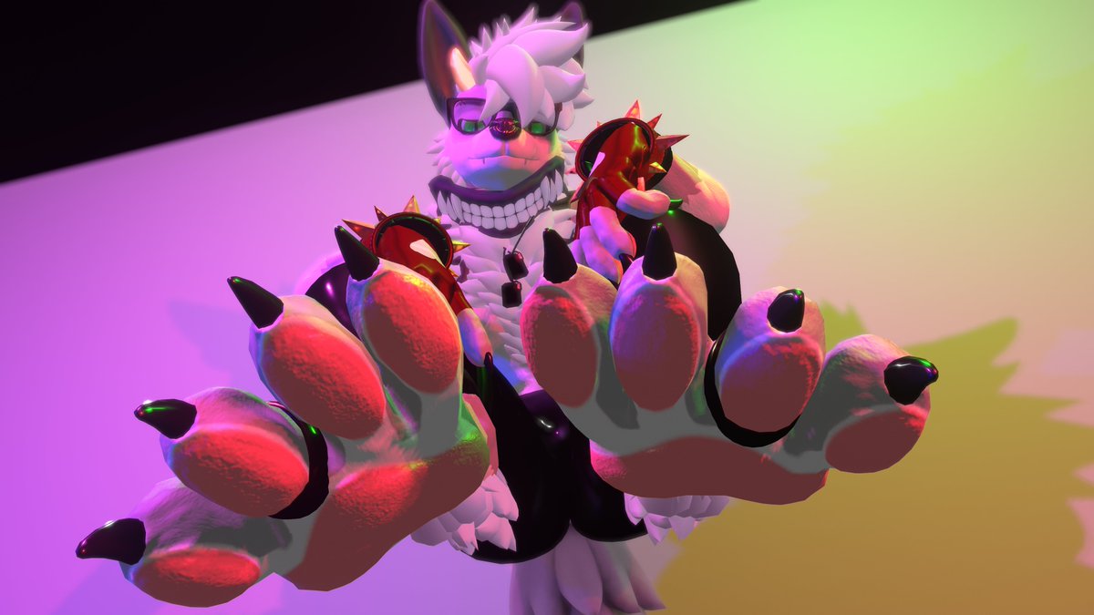 Some great shots of my wolf. A few for #Steptember 
Pictures taken by my lovely pet, and MANY more to come.

<a href="/ValkrieVR/">🔞 Valkrie the Chameleon</a>📸