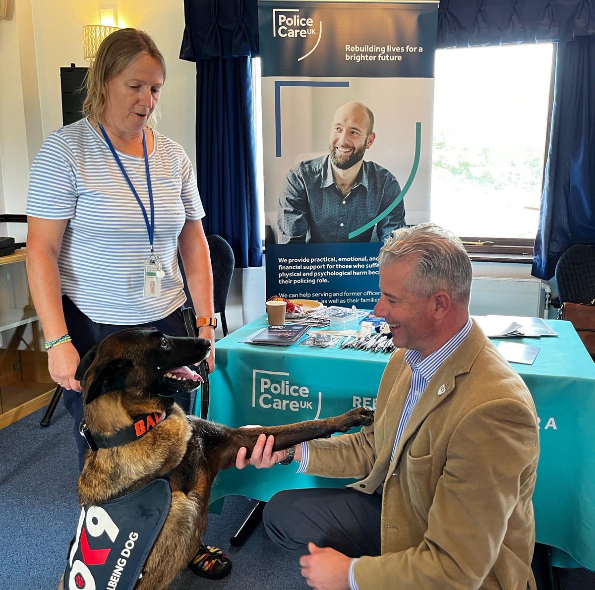 Chappers 🐾🐝 🙋♀️ (@chappers2013) on Twitter photo Great day today with <a href="/PBaloo/">PDBaloo</a> at <a href="/EssexPoliceUK/">Essex Police</a> HQ
We caught up with <a href="/BJH251/">Chief Constable BJ Harrington QPM - Essex Police</a>
Baloo from the #blueknights & an old colleague from <a href="/metpoliceuk/">Metropolitan Police</a>
1/2 Great day today with <a href="/PBaloo/">PDBaloo</a> at <a href="/EssexPoliceUK/">Essex Police</a> HQ
We caught up with <a href="/BJH251/">Chief Constable BJ Harrington QPM - Essex Police</a>
Baloo from the #blueknights & an old colleague from <a href="/metpoliceuk/">Metropolitan Police</a>
1/2