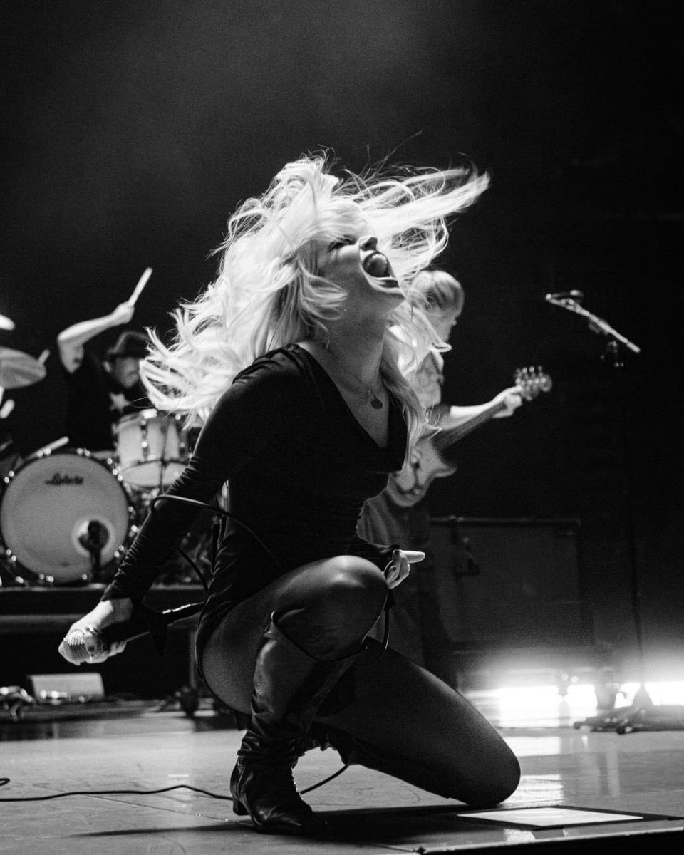 andrea from paramore🖤 tweet media