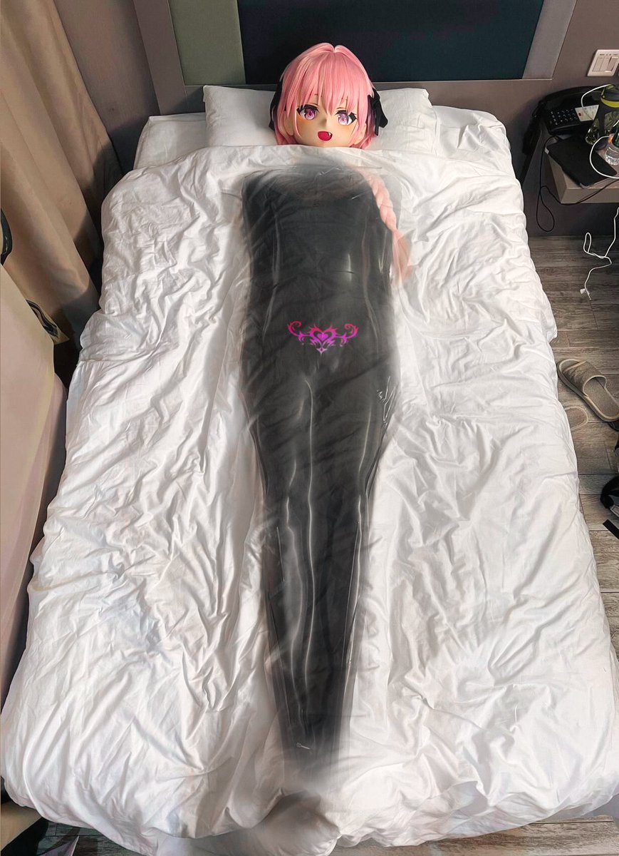 被子下面是…
📷：<a href="/po_xiao_/">破晓</a> 
🔧：<a href="/solafuxiao/">Sola拂晓</a>
