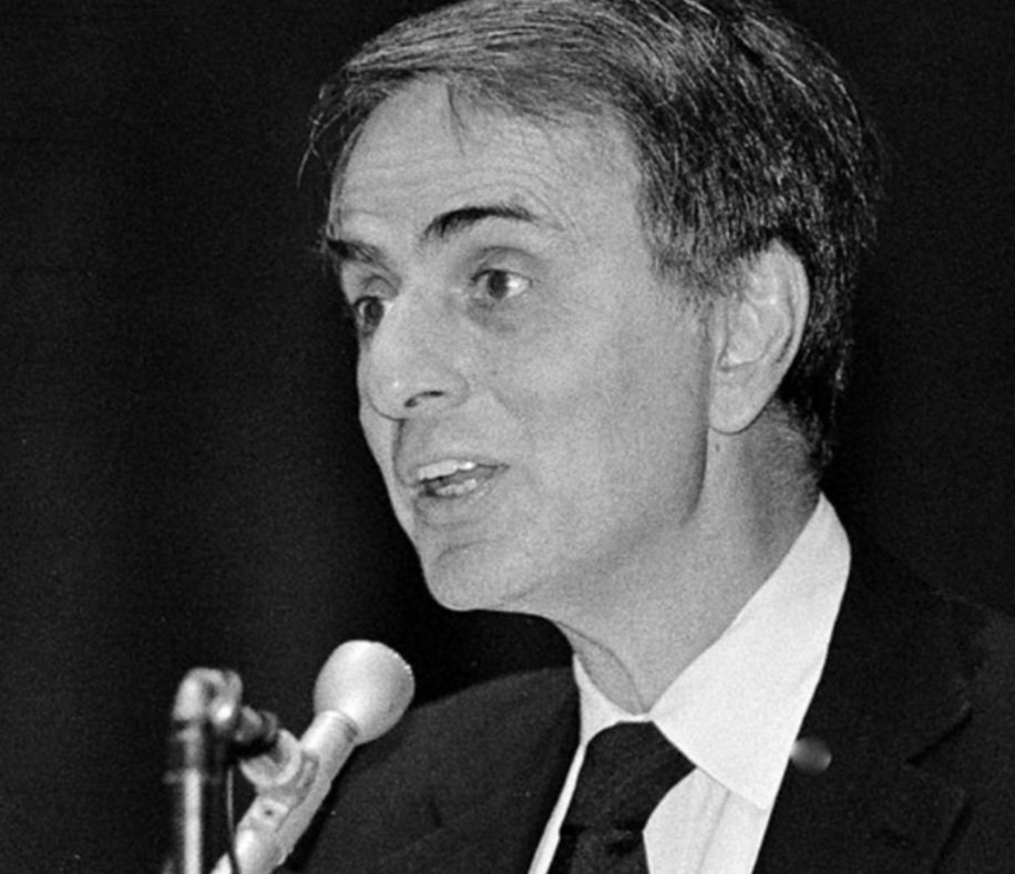 Liter654's tweet photo. "La primera gran virtud del hombre fue la duda, y el gran defecto, la fe".

-Carl Sagan https://t.co/VQ3dATe9wy