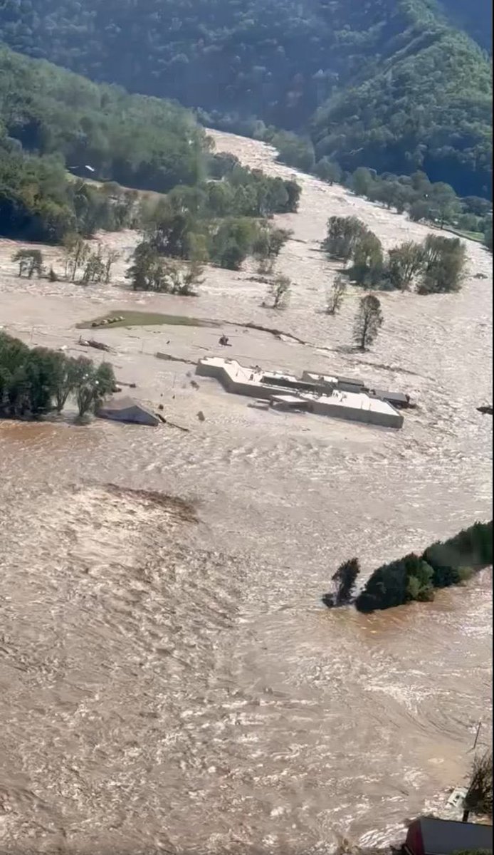 smokiesvol's tweet photo. The Unicoi County Hospital in Erwin, Tennessee as seen from above 😳

#HurricaneHelene #tnwx #flooding https://t.co/3hT8xufxvh