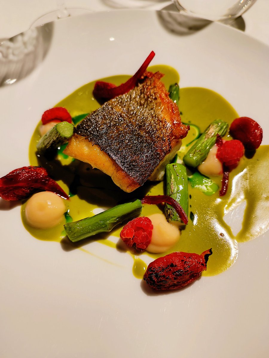 doctornoodle22's tweet image. 80. #Prodigi Honor al seu nom, un 'planter prodigiós'. Menú diari (35 €) de molta (molta) categoria. Re-bé l'entrant cruixent de pollastre i arròs cremós d'ametlles-vedella-anguila. Espai ben elegant. Millorable ritme del servei. 
Complicat trobar una millor RQP al centre de BCN