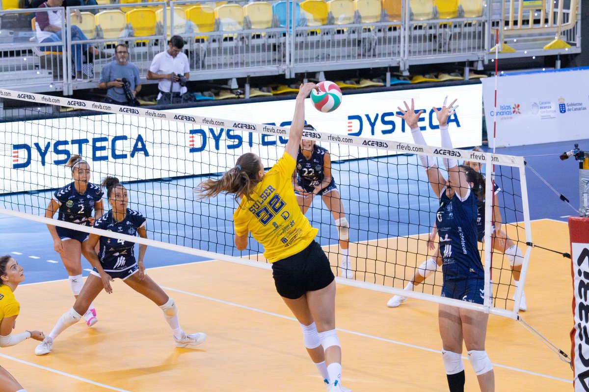 RFEVB's tweet photo. 🏆🏆 @CVCIUTADELLA suma su segunda #SupercopaVB @Iberdrola
⚔️ Las baleares vencen 3⃣➖1⃣ a @cvjavolimpico_ en un gran encuentro
👑La opuesta Jimena Fernández fue designada #MVPIberdrola
📰 https://t.co/1F8Ck7Dkrb https://t.co/gx8pwEqqqr