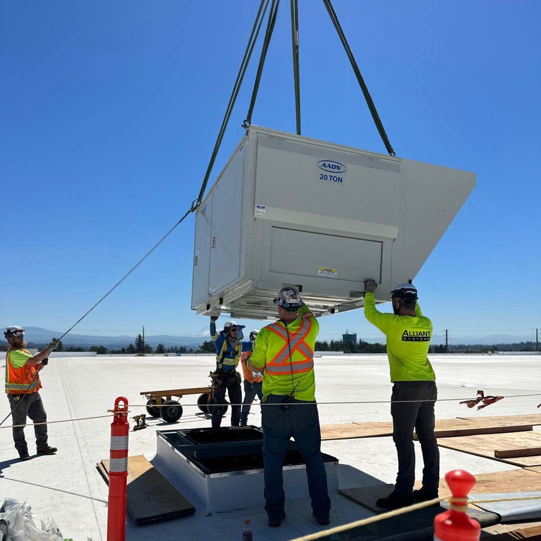 PowersbuildHVAC's tweet photo. The Department of Energy has launched an initiative for commercial rooftop heat pumps. This program encourages manufacturers to create efficient RTUs for cold climates boosting #energyefficiency and lowering bills. Powers partner AAON Inc. is involved. https://t.co/sGP9lBcOKN https://t.co/w8UZxNd0ae
