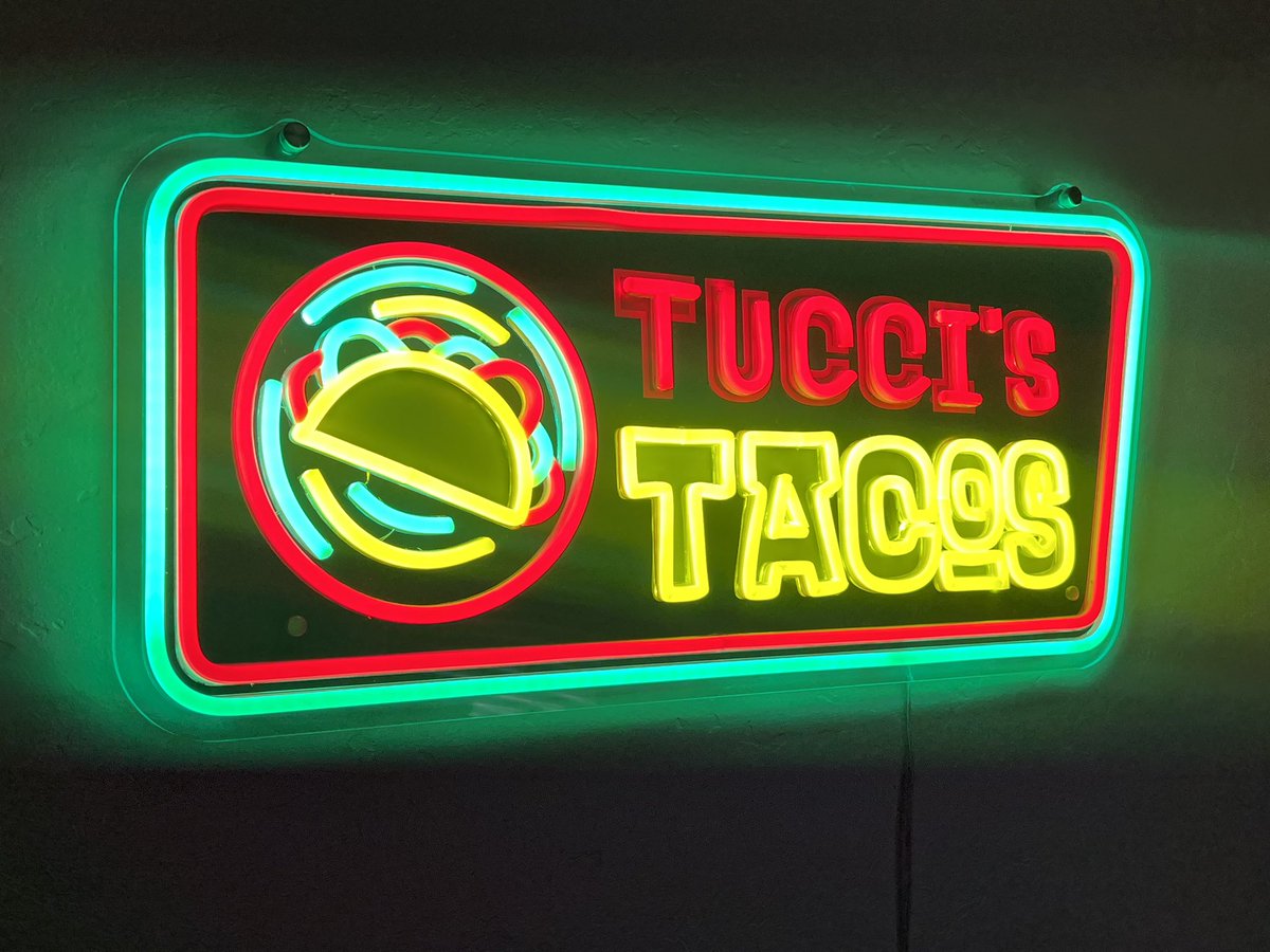 New office addition 🌮 

Much love to <a href="/SamMorrisIam/">Sam Morris</a> &amp; <a href="/_mmmaris_/">Maris Price</a> 💛