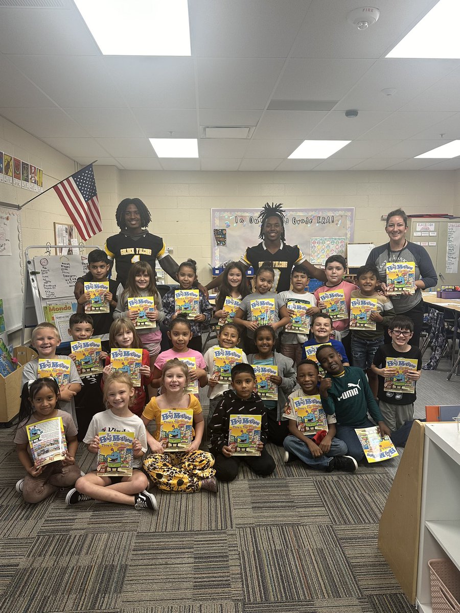 Thank you Franklin Heights High School (FHHS) Golden Falcons athletes for visiting East Franklin Elementary School (EFES) this afternoon for 2nd and 7 reading! Our 2nd grade Eagles loved read aloud time with the Golden Falcons! 📚<a href="/fhhs_football/">FHHS Football</a>