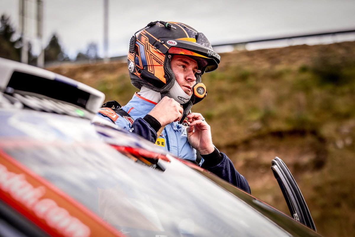 #RallyChile after Friday / SS6:
1. Tänak
2. Evans +0.4
3. Rovanperä +7.1
4. Pajari +9.3
5. Munster +10.7
6. Neuville +30.3
7. LAPPI &amp; FERM +36.1
8. Fourmaux +1:01.0
9. Ogier +1:24:9
#HMSGOfficial #L4PPI