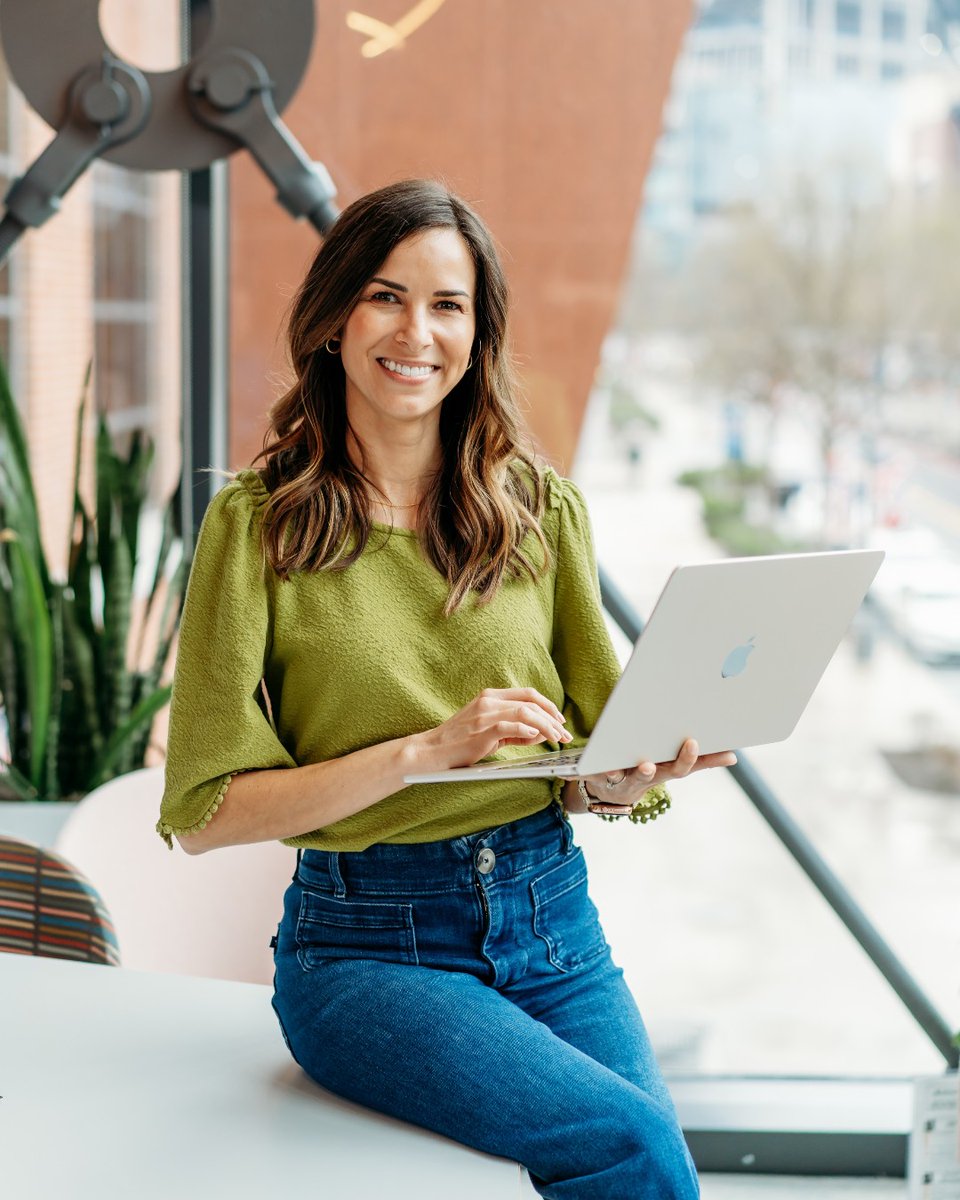 Say hi to Ali Green, our co-founder and Creative Director! Ali excels at simplifying complex ideas and boosting our design game. When not working, she’s hanging out with family or volunteering. Thanks for all you do, Ali—especially for putting the Green in GreenMellen! 💚