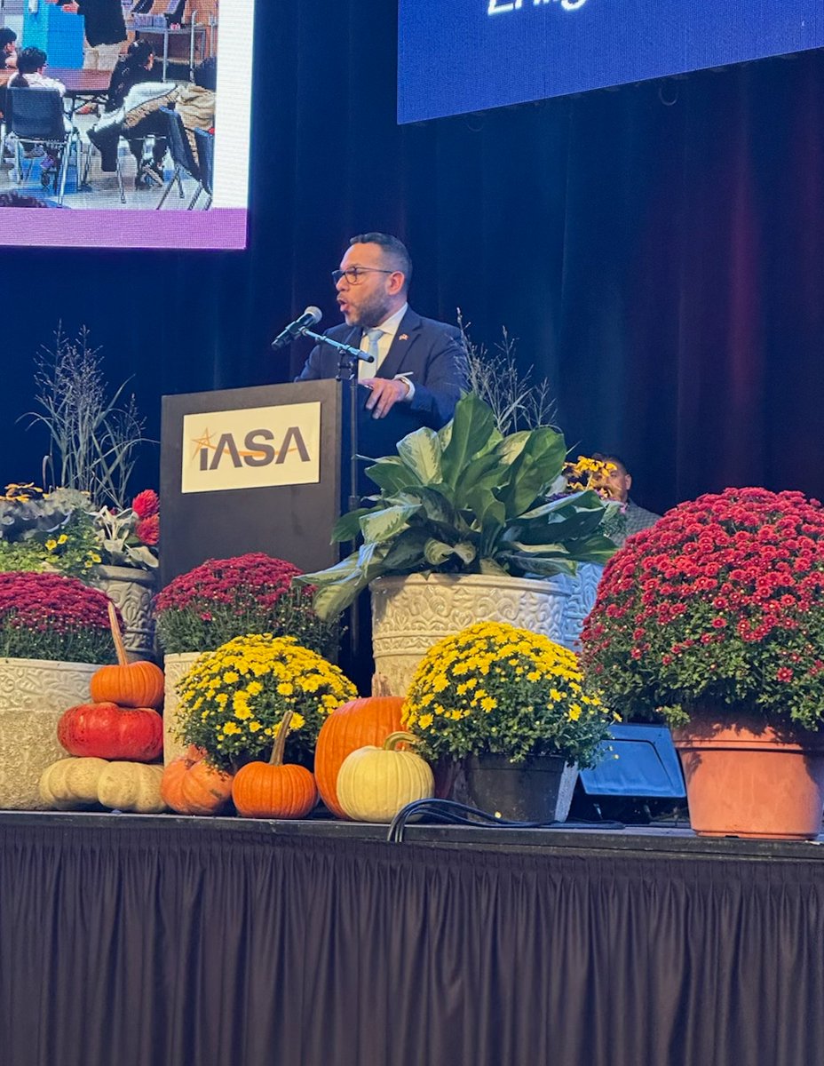 WPS60Supt's tweet photo. I was delighted to hear my colleague, Dr. Omar Castillo from Keeneyville Schools, speak at the IASA annual conference in Springfield this week. Dr. Castillo is one of the many talented educators worth celebrating during Hispanic Heritage Month. https://t.co/IBuYqQEemF