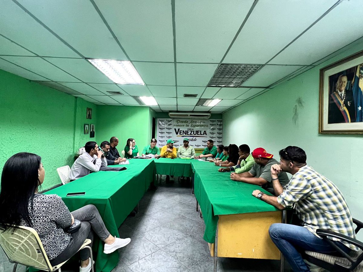 Copei_Partido's tweet photo. La Dirección Nacional de esta instancia política @marieljean1980
@JonathanPatti @MartinLopezRios llegó al estado 𝘈𝘳𝘢𝘨𝘶𝘢, junto a su secretario general @EdhuarGascue

La senda de la Revisión y Reorganización de nuestras autoridades sigue en marcha para meterle el pecho a la Convención Nacional. 

Sin olvidar, que desde este 1ero de octubre puedes inscribirte, actualizar tus datos y ser parte de la familia Demócrata Cristiana.