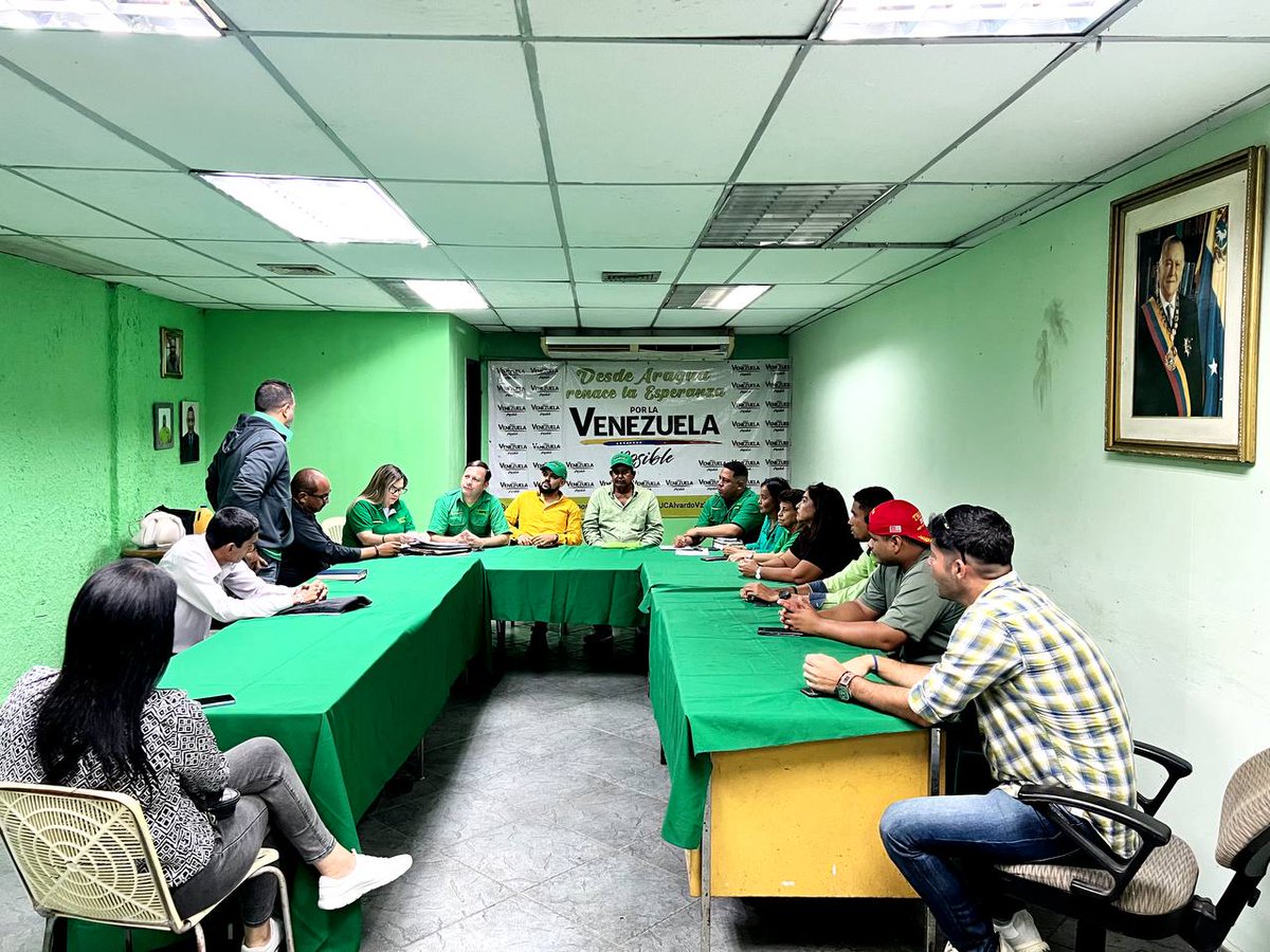 Copei_Partido's tweet photo. La Dirección Nacional de esta instancia política @marieljean1980
@JonathanPatti @MartinLopezRios llegó al estado 𝘈𝘳𝘢𝘨𝘶𝘢, junto a su secretario general @EdhuarGascue

La senda de la Revisión y Reorganización de nuestras autoridades sigue en marcha para meterle el pecho a la Convención Nacional. 

Sin olvidar, que desde este 1ero de octubre puedes inscribirte, actualizar tus datos y ser parte de la familia Demócrata Cristiana.