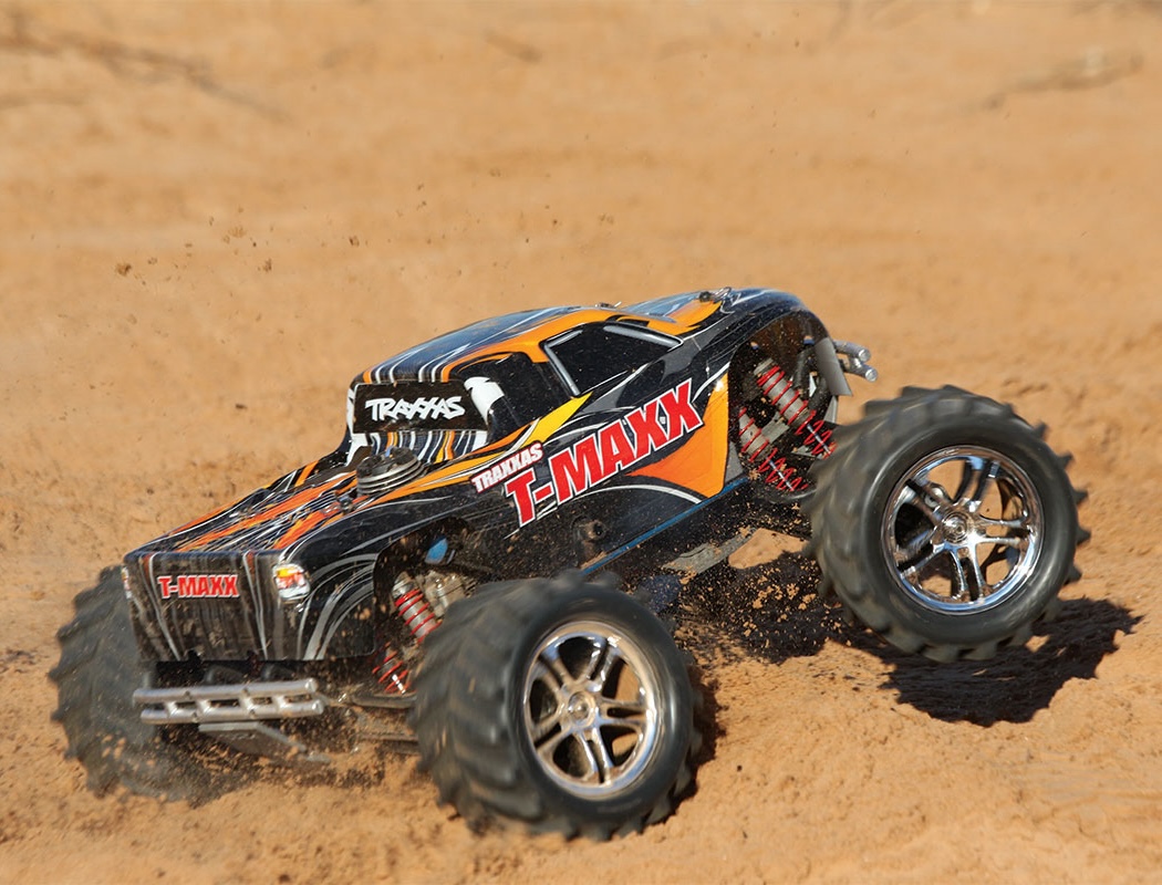 Traxxas's tweet photo. Friday means it’s time to bust out the #NITRO!! 🔥🔥

We’re rocking the OG #Traxxas T-Maxx Classic… which one is YOUR favorite?? 

[[Model # 49104-1]] #TraxxasNITRO
#FastestNameInRadioControl #RC
#TraxxasTMaxx #TMaxx https://t.co/WfXWkW5jeB
