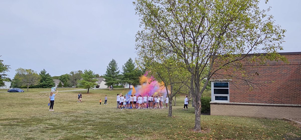 DMSPTSA1's tweet photo. What a great day to be a DMS Blue Jay #DMSLeads1 #COLORFUL https://t.co/Yy345n5zeM