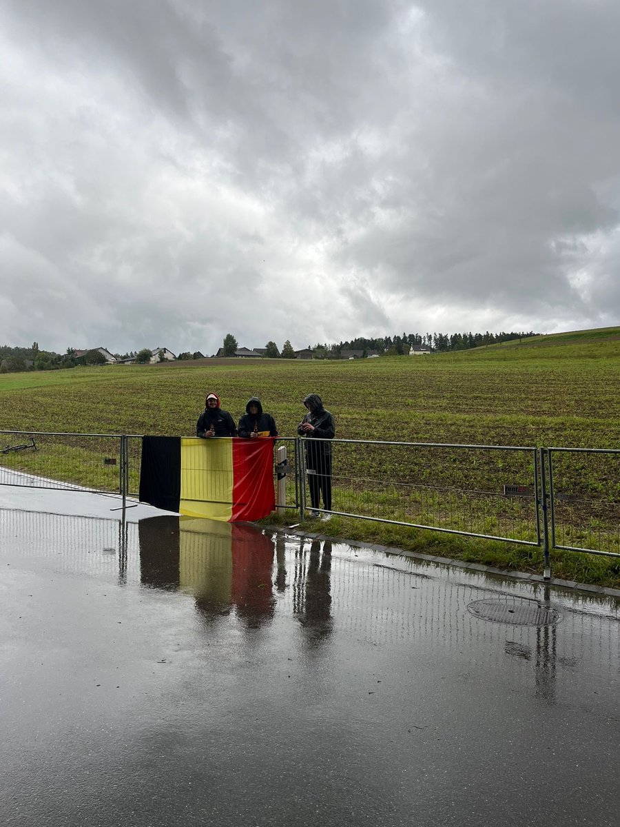 PaulSeghers's tweet image. Koers is de mooiste sport die er is. Maar de mens Alec Segaert is nog zoveel mooier.