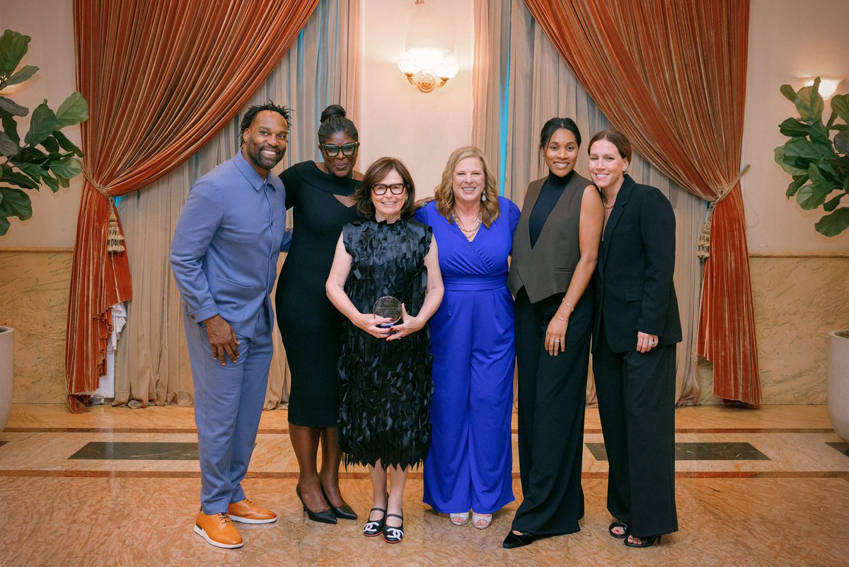 UCLAWBB's tweet photo. Thank you to everyone who came to our 𝗪𝗼𝗺𝗲𝗻 𝗼𝗳 𝗜𝗺𝗽𝗮𝗰𝘁 gala! 🤩

#GoBruins https://t.co/JdLYysNWwM